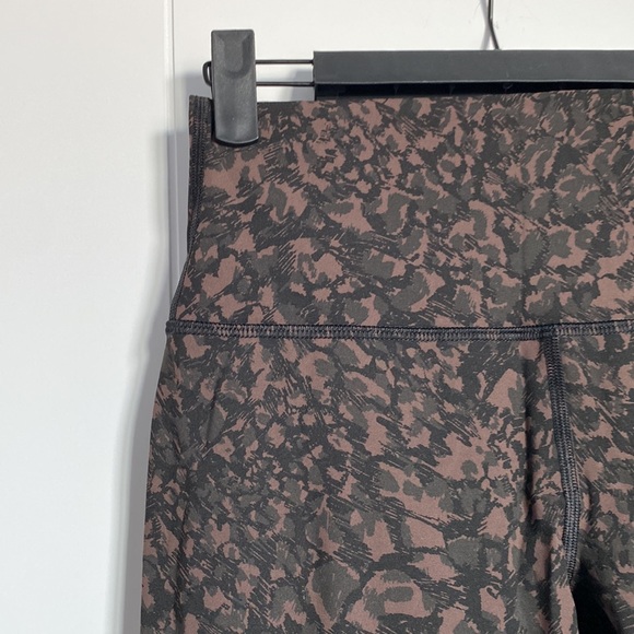 Lululemon wunder under 25” high rise leopard leggings - Picture 3 of 4